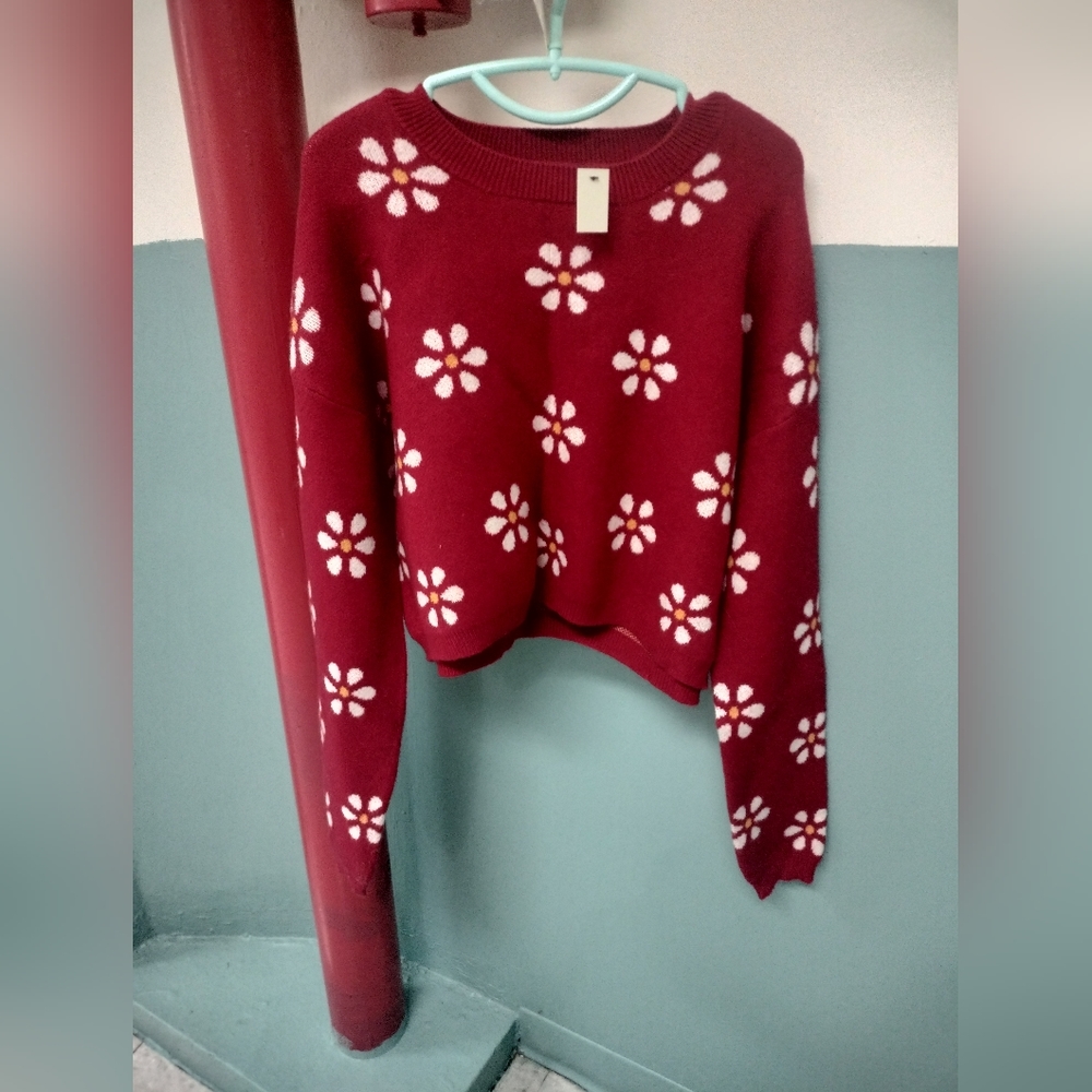 NWT Sweater Shirt Size Medium